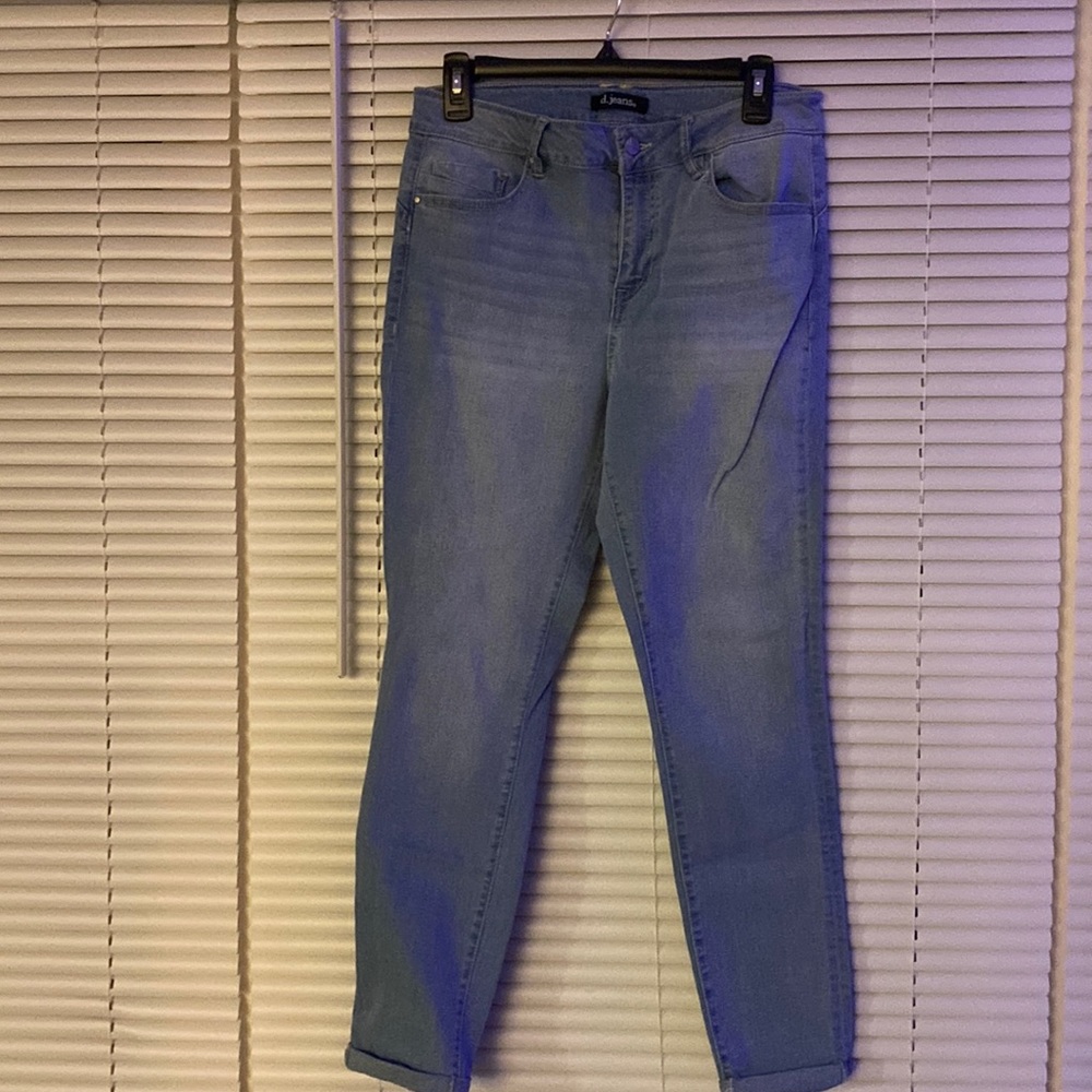 Light washed women’s jeans